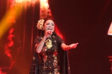 Krisdayanti Dapat Penghargaan...