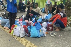 Buruh Dapat Sembako...