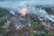 Pabrik Kembang Api China...