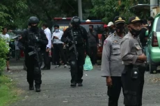 Densus Tangkap 8 Terduga...