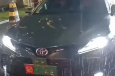 Viral Mobil Dinas Bertanda...