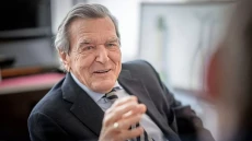 Siapa Gerhard Schroeder?...