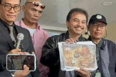 Roy Suryo Cs Laporkan...