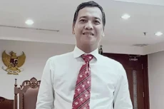 Menggugat Ilusi Kapitalisme...
