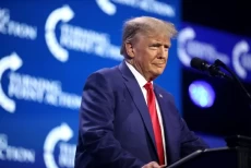 Trump Menuju Ruang Situasi...