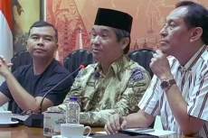 Ray Rangkuti Singgung...