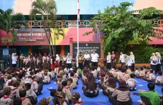 Kemendikdasmen Serahkan...