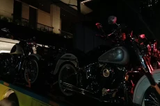 KPK Angkut Moge, Mobil...