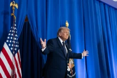 Trump: 2 Minggu Lagi,...