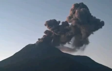 Gunung Lewotobi Laki-laki...