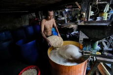 Rupiah Melemah, Perajin...