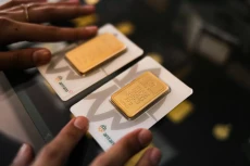 Harga Emas Ambles Rp24...