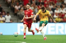 Australia Tumbangkan...
