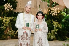Resmi Menikah, Jennifer...