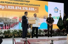 Jaksa Agung Serahkan...