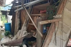 Sejumlah Bangunan Rusak...