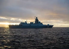 Fregat Rusia Tembaki...