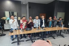 Dukung Penangkapan Roy...