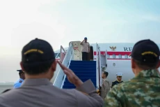 Prabowo Bertolak ke...