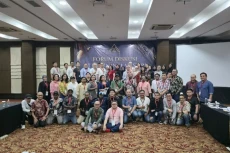 Bahas Kemajuan Desa...