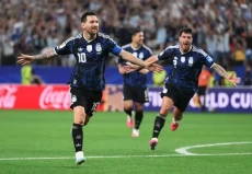 Argentina Tundukkan...