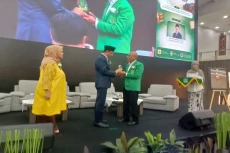 Berjasa Besar bagi Bahasa...