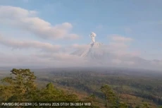 Gunung Semeru Erupsi...