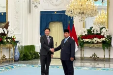 Prabowo Sambut Jabat...