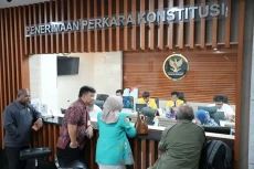 12 Akademisi Serahkan...