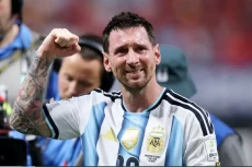 Tangis Messi di Malam...