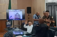 Gubernur Riau Nonaktif...