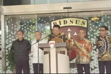 Jampidsus Febrie Adriansyah...
