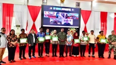 Puluhan Profesor dan...