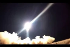Iran Balas Serang Pangkalan...