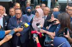 Dakwaan dr Tifa dan...