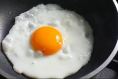 Telur Ceplok atau Dadar,...