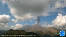 Gunung Lewotobi Laki-laki...