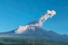 Gunung Semeru Erupsi,...