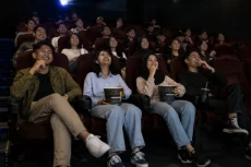 Nikmati Pengalaman Nonton...
