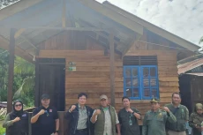 Kemenhut Bangun Rumah...