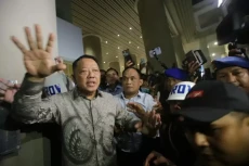 Minta Maaf ke Presiden,...