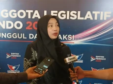 Titi Anggraini: Tak...