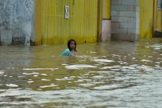Banjir Rendam Perumahan...