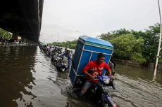 Jakarta Dikepung Banjir,...
