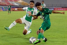 Persebaya Surabaya Taklukkan...
