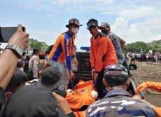 24 Korban Terseret Arus...