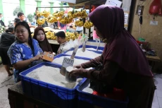 Bulog Pastikan Stok...