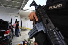 Teror Bom Molotov di...