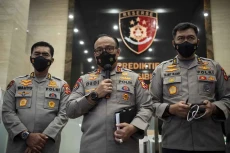 Mabes Polri Nonaktifkan...