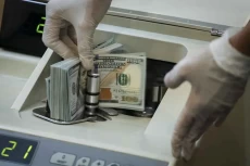 Nilai Tukar Rupiah Melemah...
